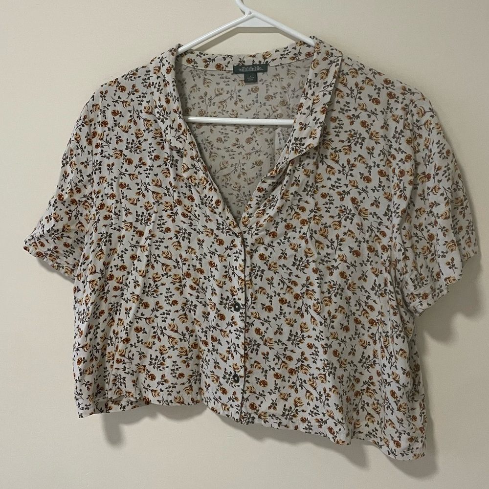 Vintage looking button up floral crop top